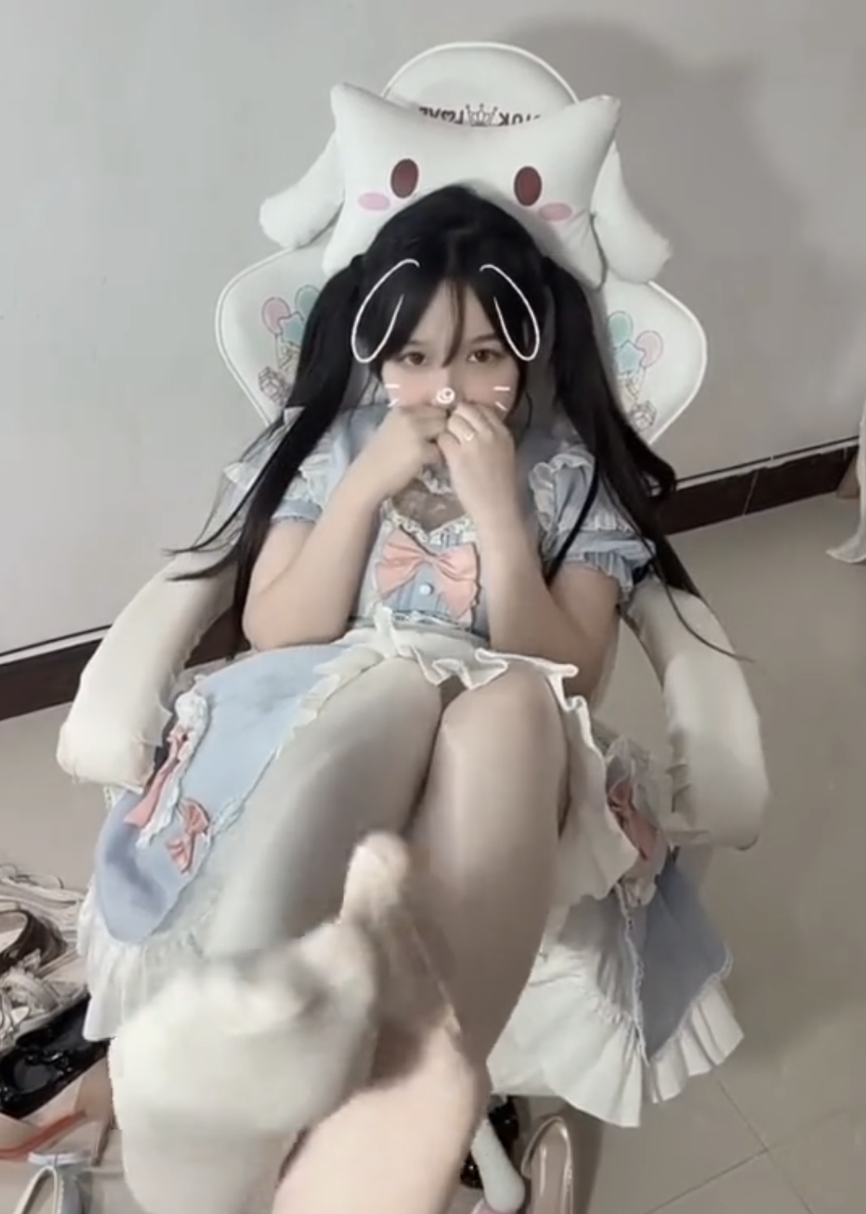 洛丽塔嫩妹丝袜玉足自拍-赴安博客网